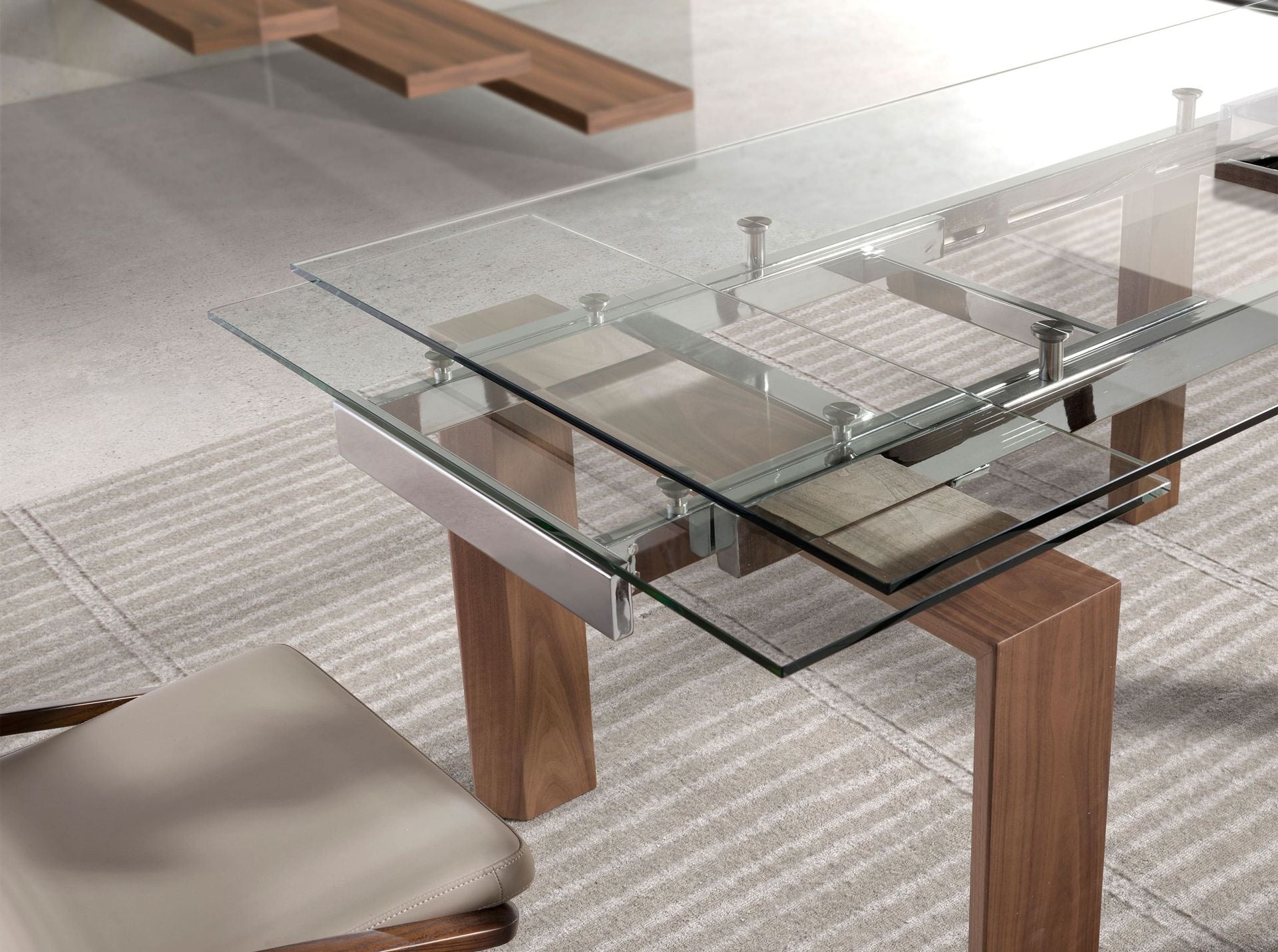 Mesa comedor extensible rectangular cristal templado y nogal