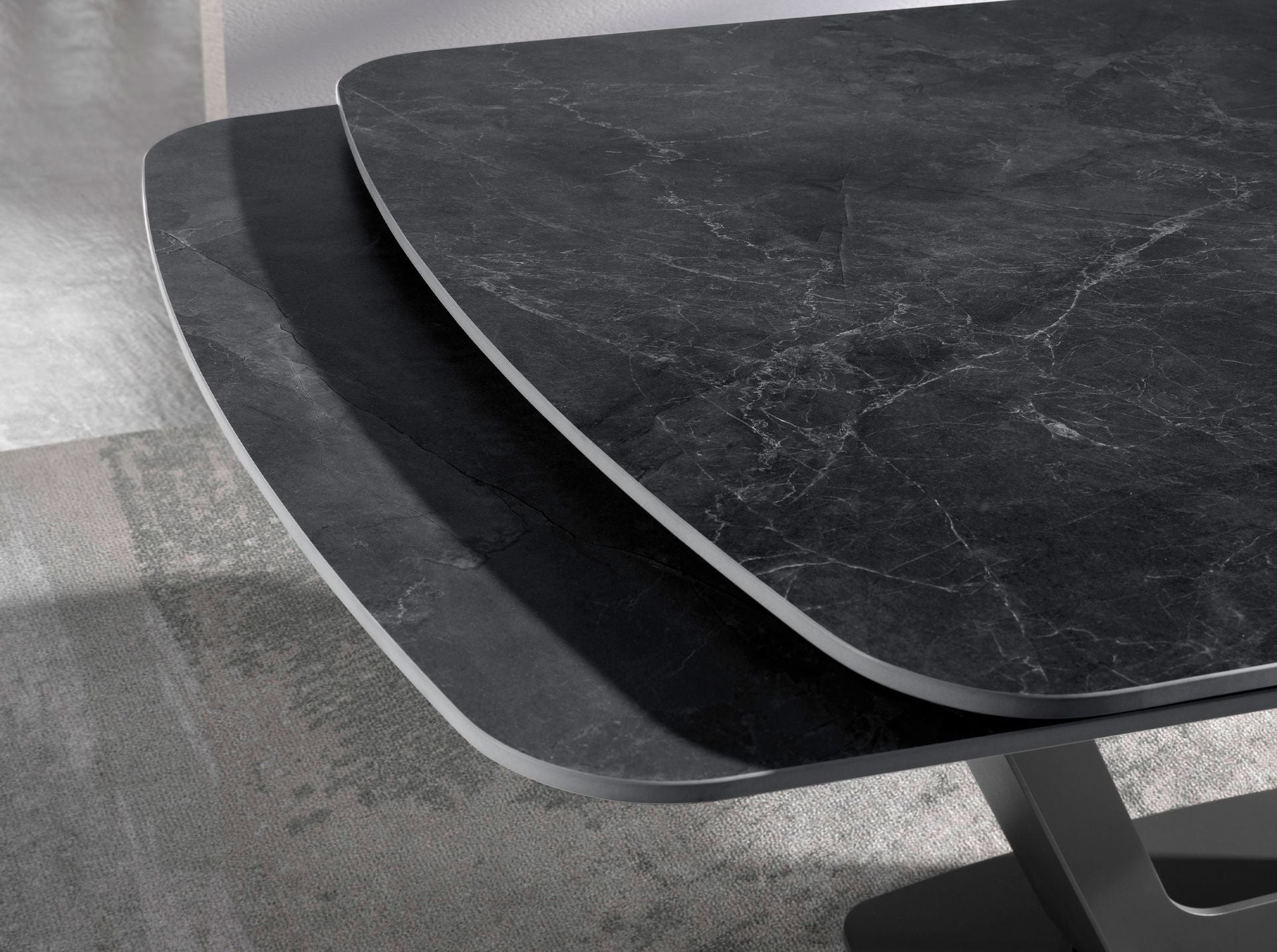 Mesa comedor extensible ovalada barril mármol porcelánico y acero negro