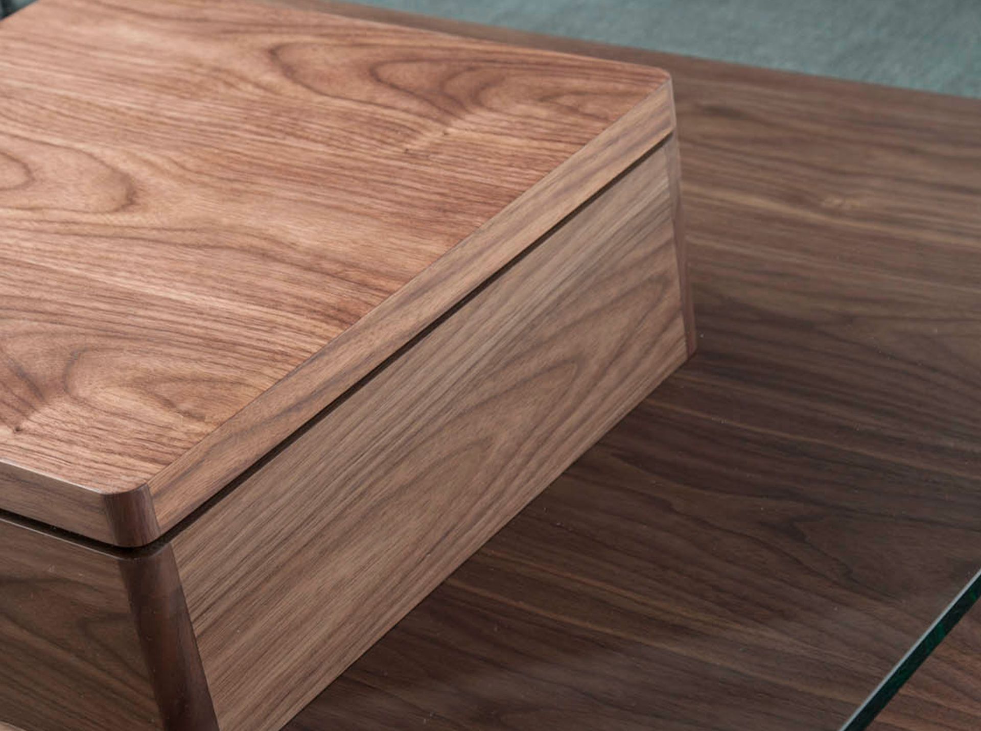 Mesa centro cuadrada cristal templado y nogal