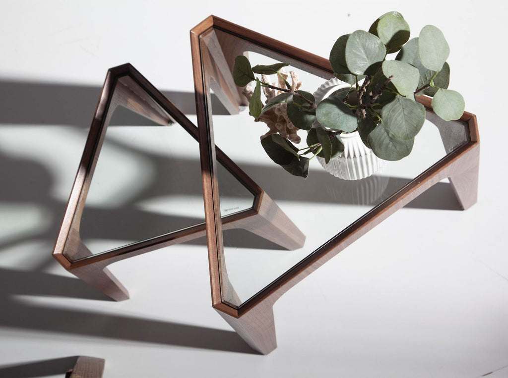 Mesa rincón triangular cristal templado y nogal
