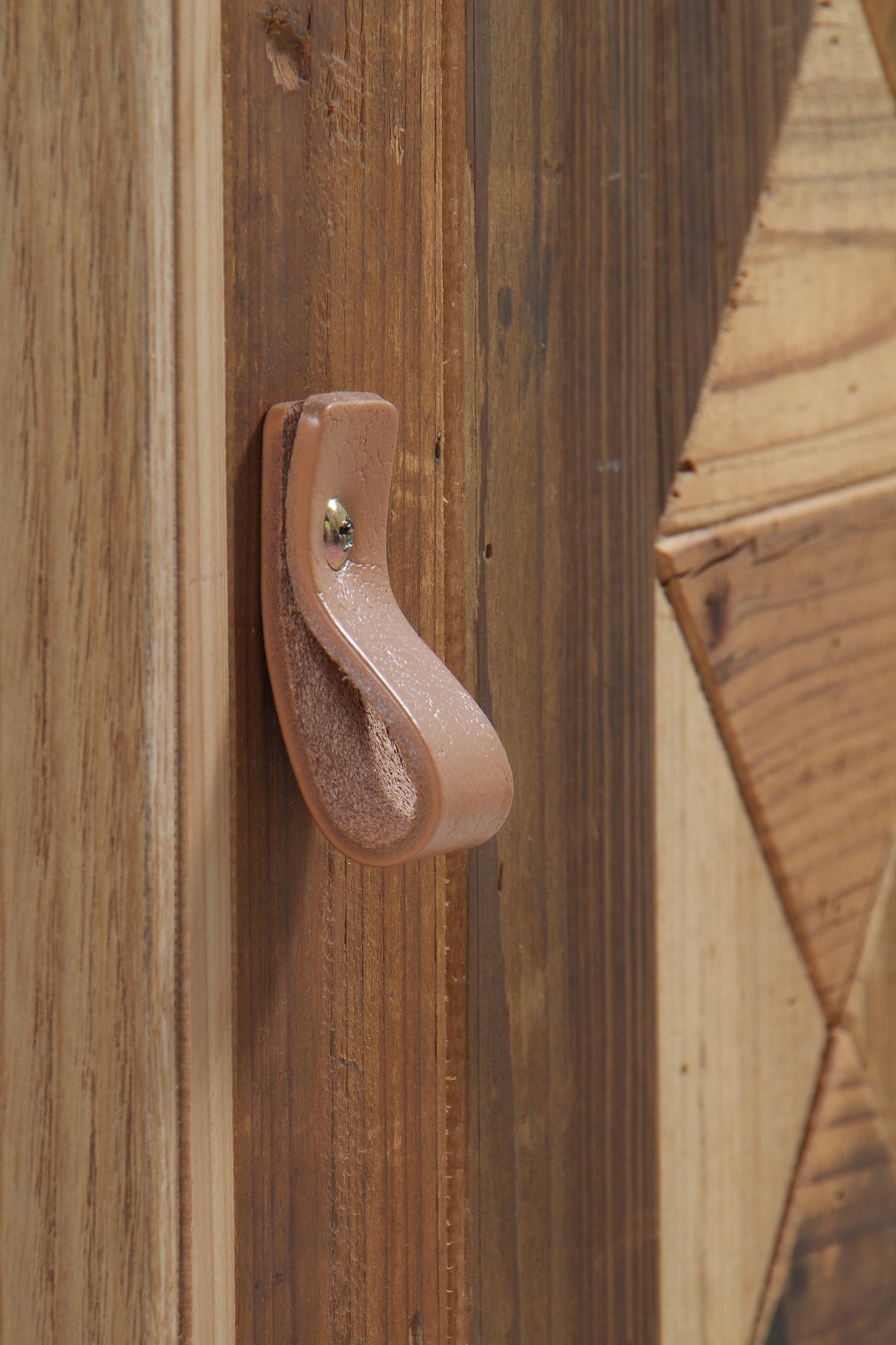 MESITA DE NOCHE MADERA RECICLADA 1 PUERTA CON BASE METALICA