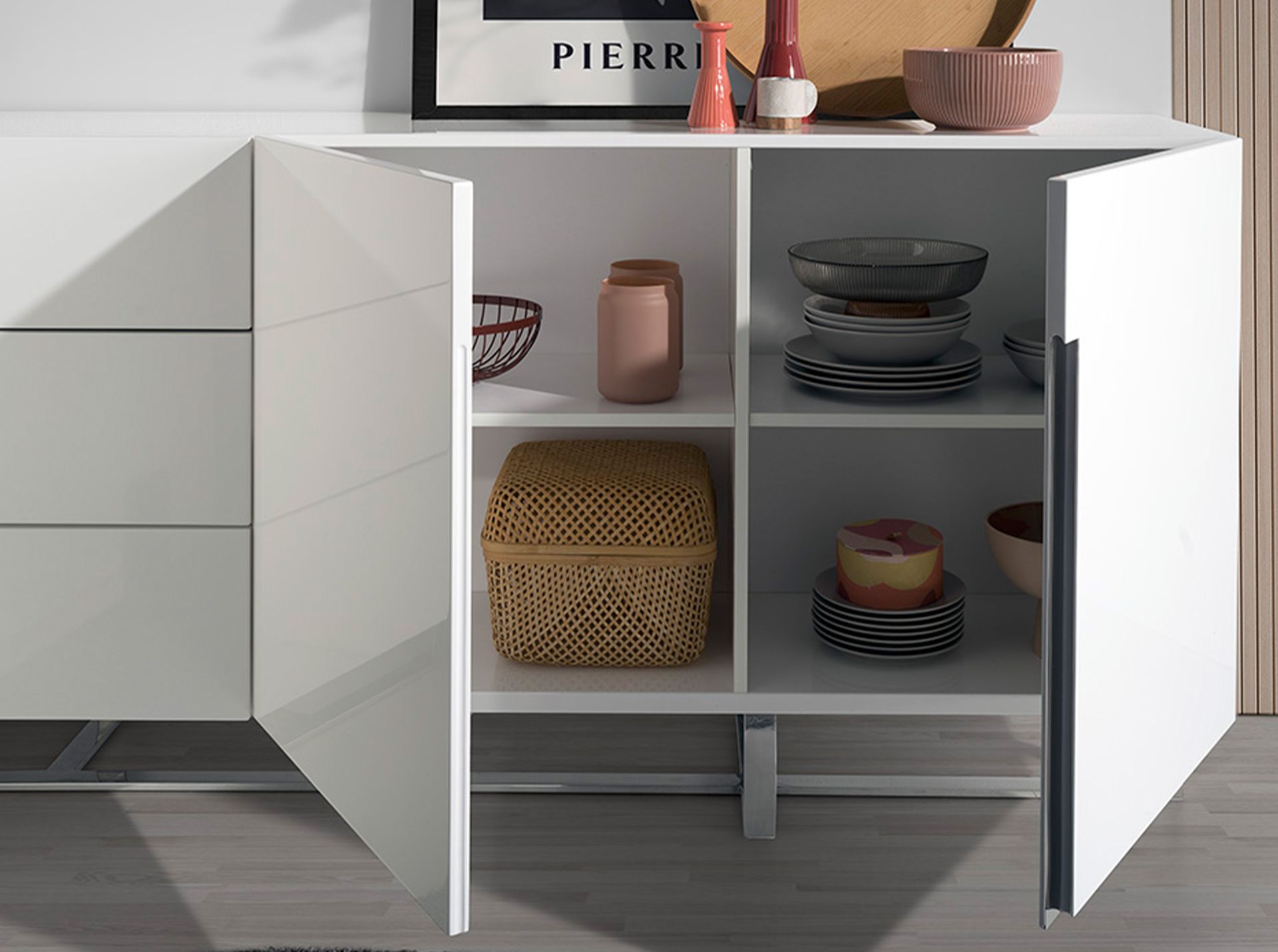 Aparador madera blanco y acero cromado