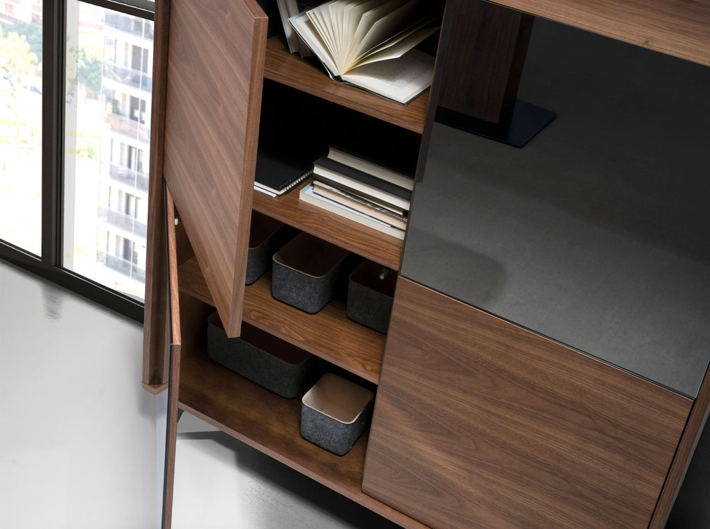 Aparador alto cristal negro efecto espejo, nogal y acero negro