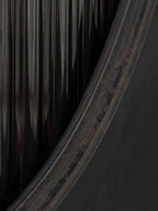 COMODA CON ESTRUCTURA METAL, PUERTA CON CRISTAL DE FORMA OVAL