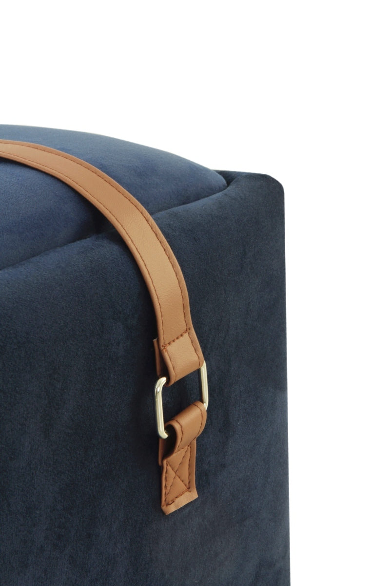 PUFF TAPIZADO TERCIOPELO AZUL CON ASA IMITACION PIEL