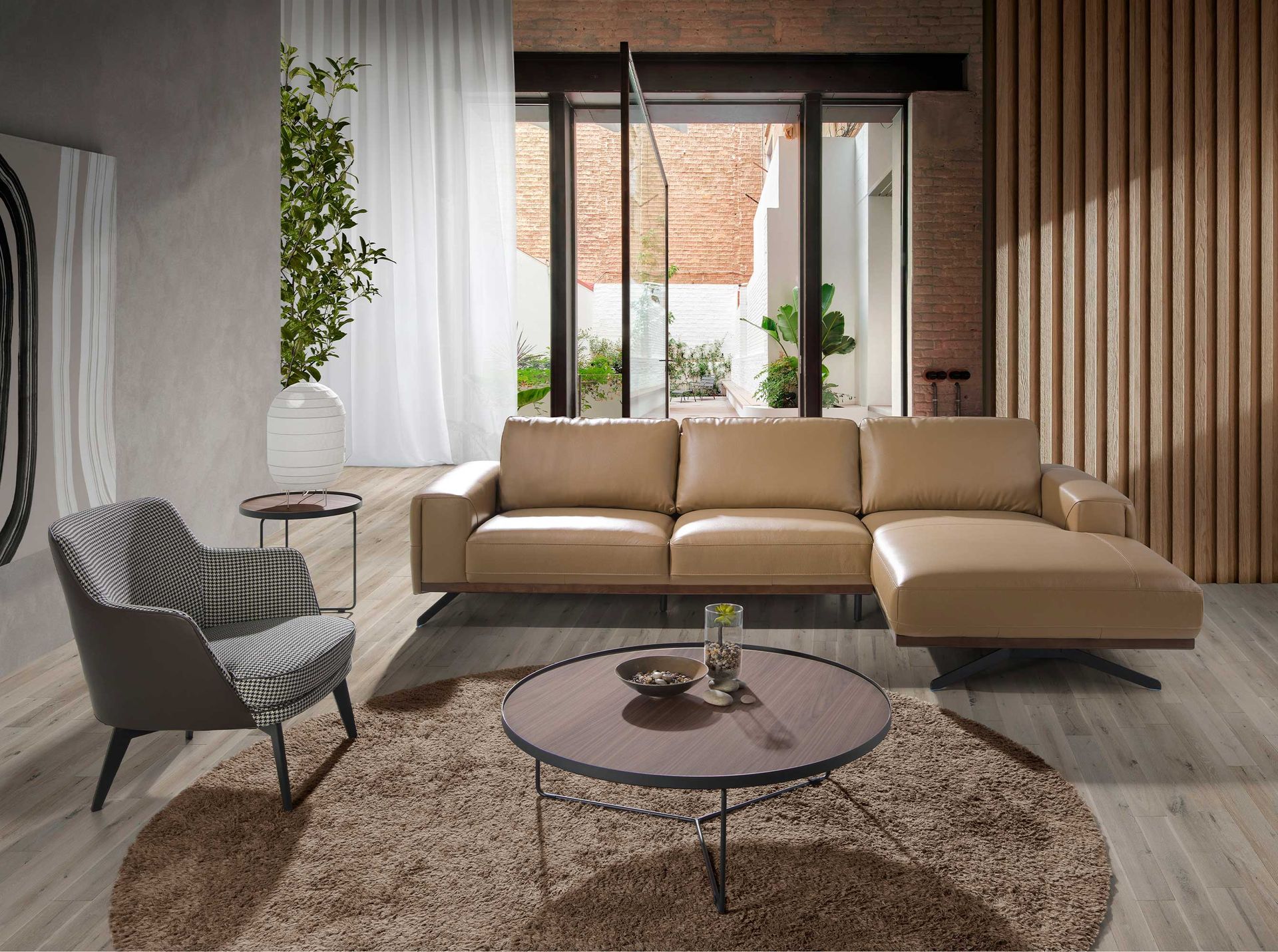 Sillón tela blanco y negro y polipiel marrón chocolate