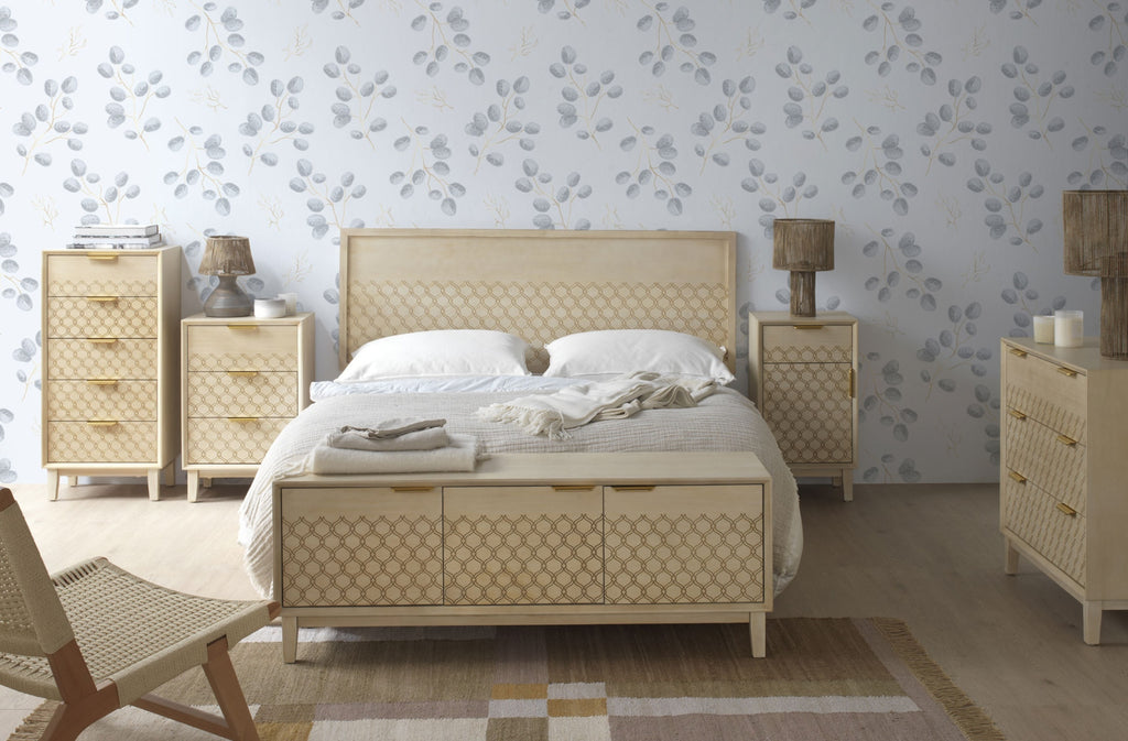 MUEBLE TV 3 PUERTAS CHAPADO EN ROBLE ACABADO EN MARFIL