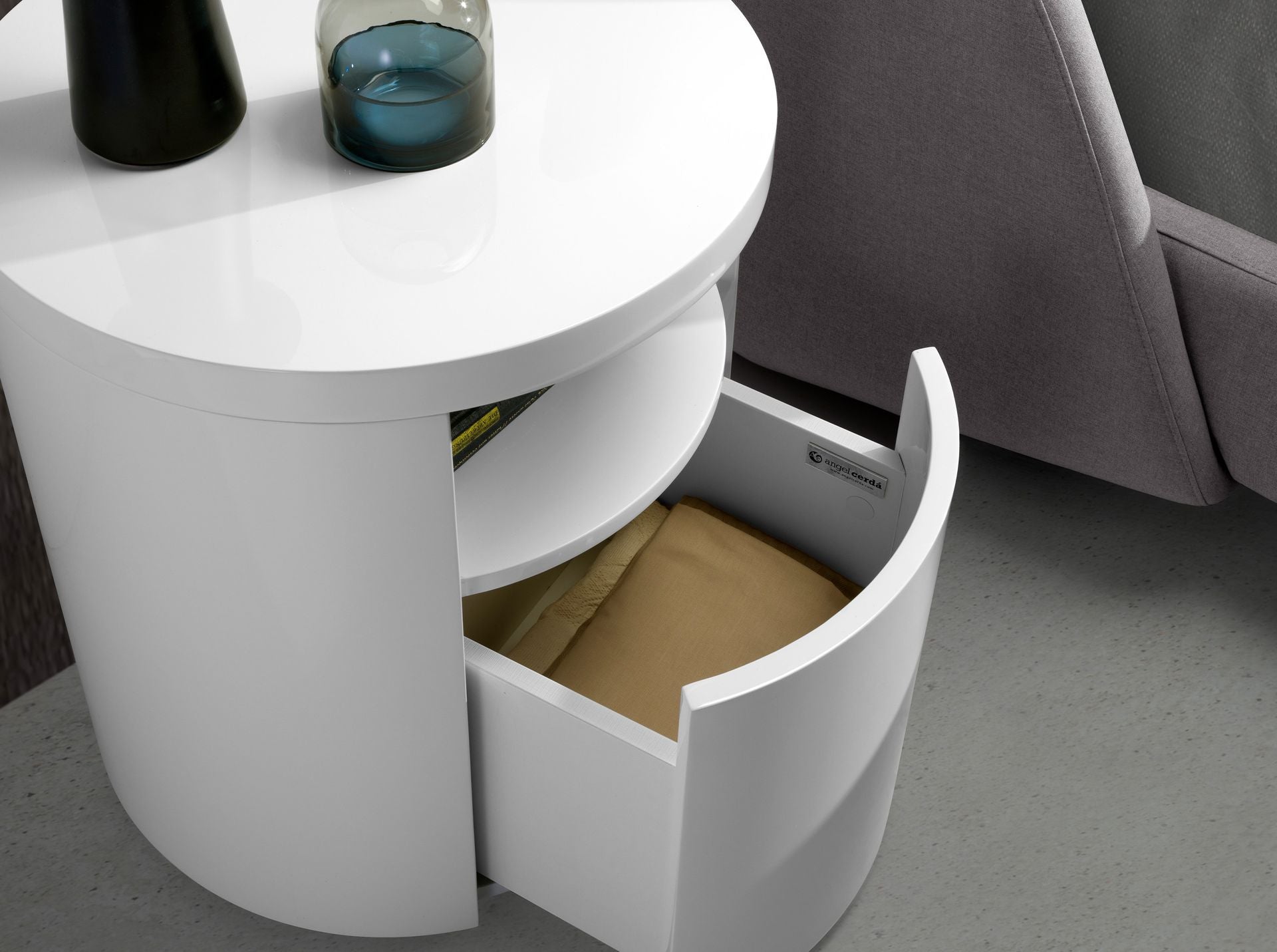 Mesita de noche madera blanca