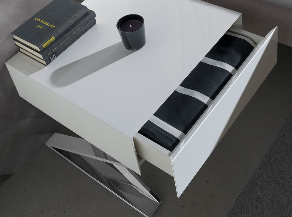 Mesita de noche madera blanca y acero cromado