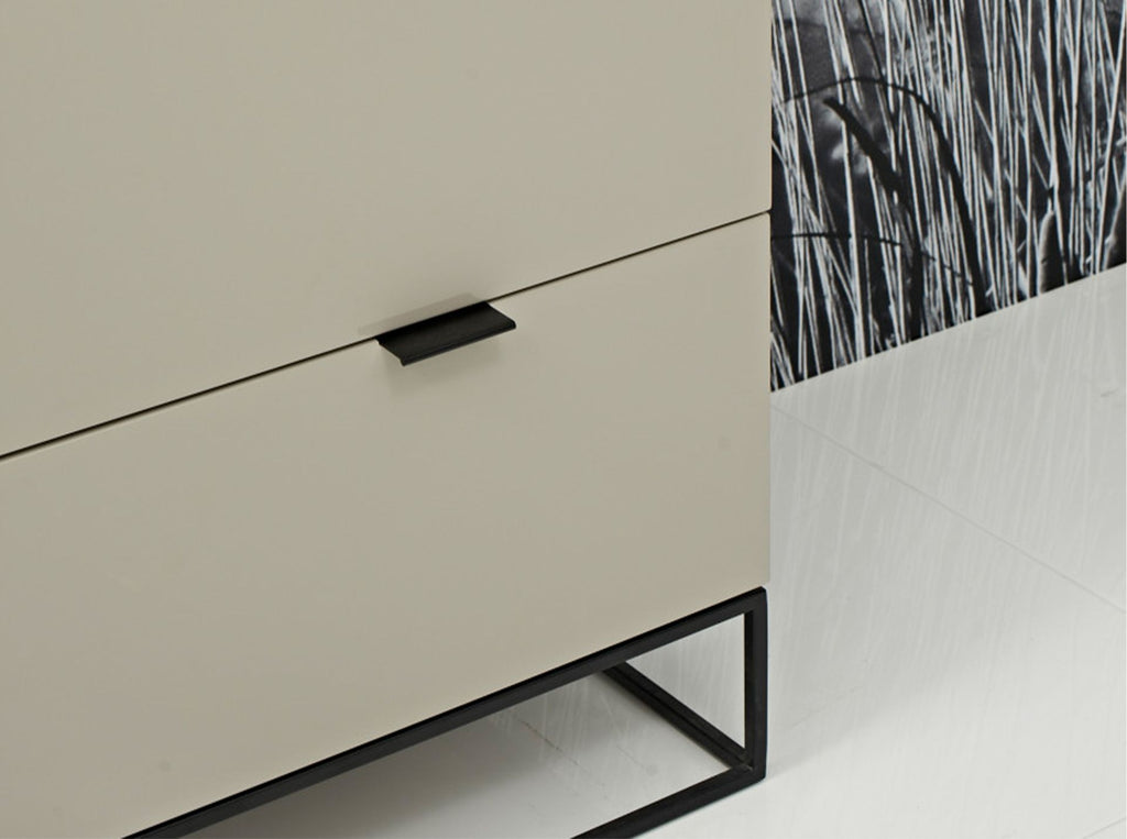 Cómoda madera gris y acero negro