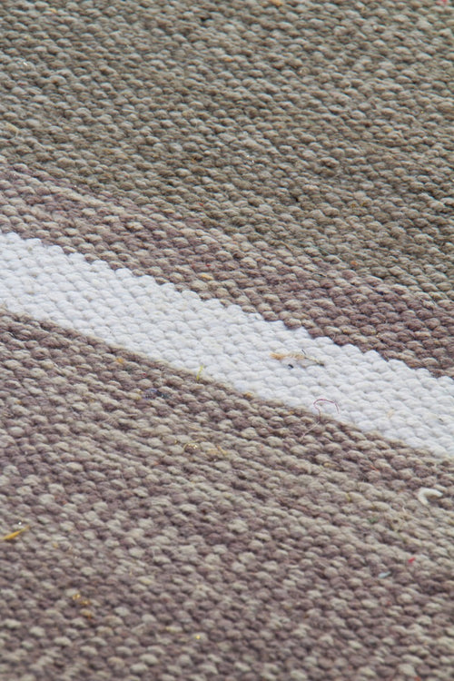 Detalle de la trama de la alfombra de algodón gris