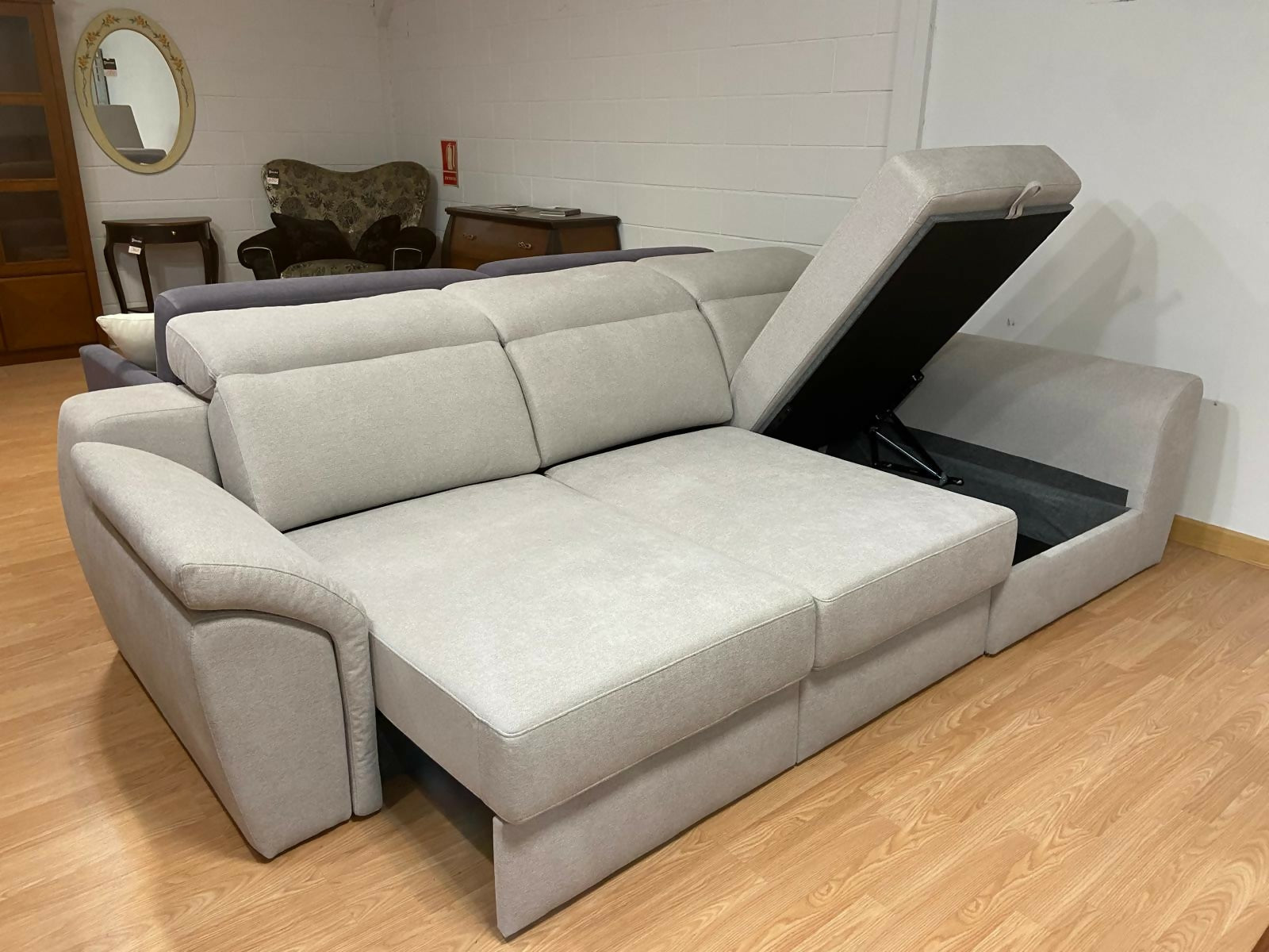 Sofá modelo Yemen con chaislong