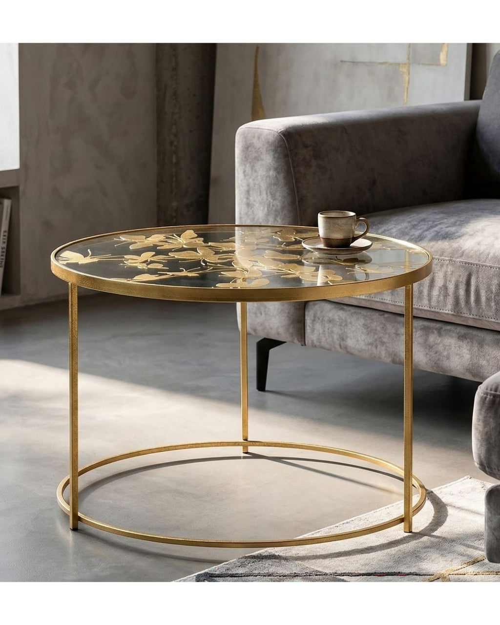 Mesa de centro redonda de metal dorado con mariposas Ø 60x40,5 cm