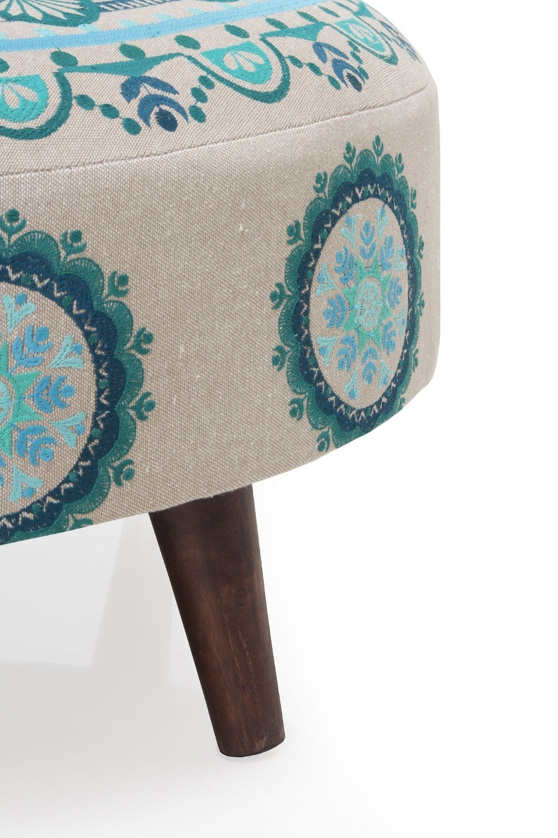 PUFF TAPIZADO ALGODON/POLIESTER PATAS DE MADERA