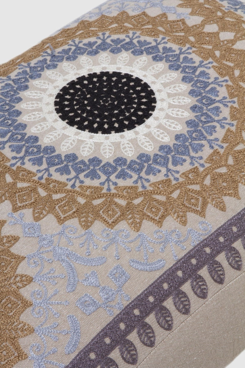 PUFF TAPIZADO ALGODON/POLIESTER PATAS DE MADERA