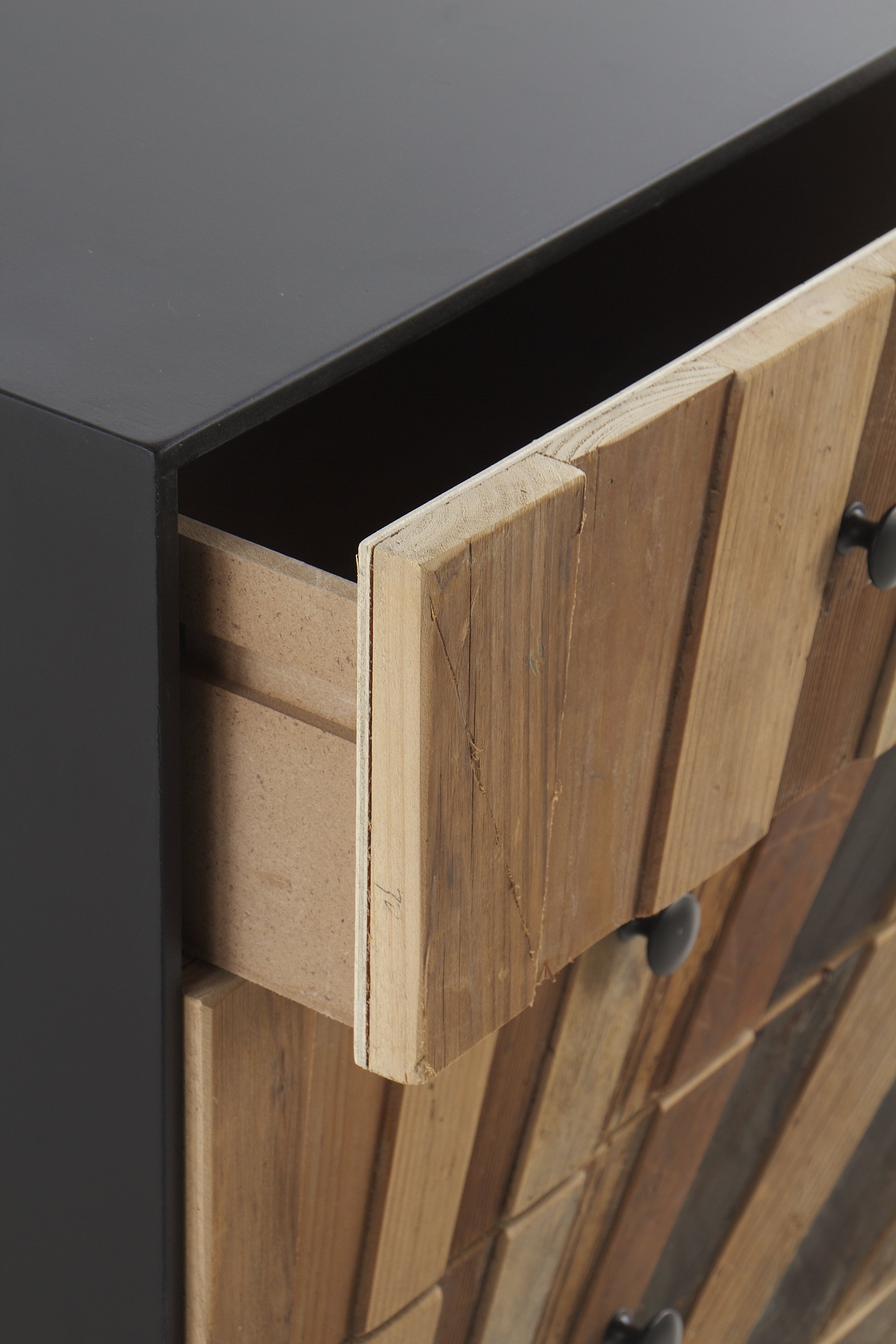 SINFONIER MADERA LAMINADA 4 CAJONES CON BASE METALICA