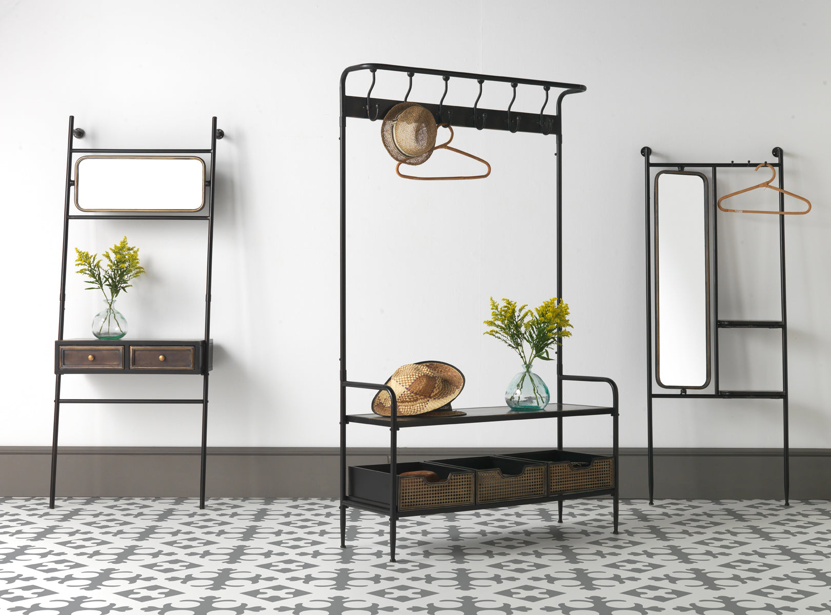 ESTANTE DE PIE A PARED ESTRUCTURA METAL NEGRA