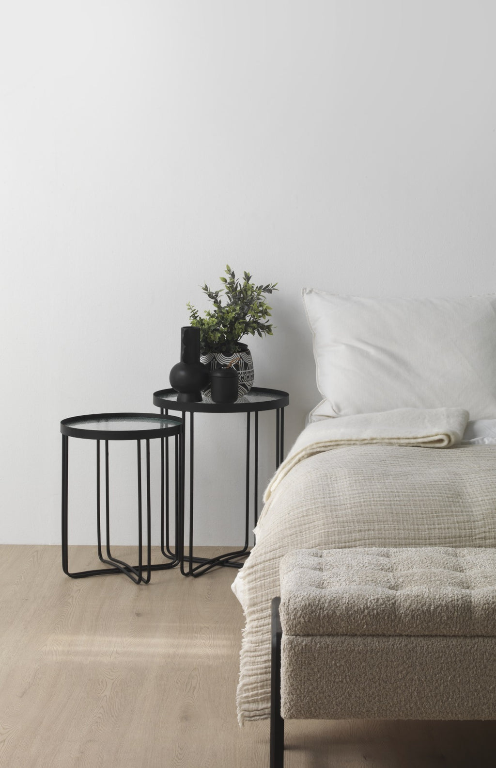 SET 2 MESAS AUXILIARES METALICAS CON CRISTAL