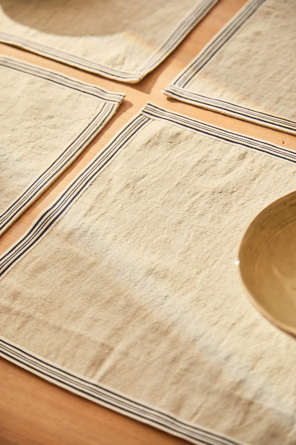 Individual de lino beige Conca