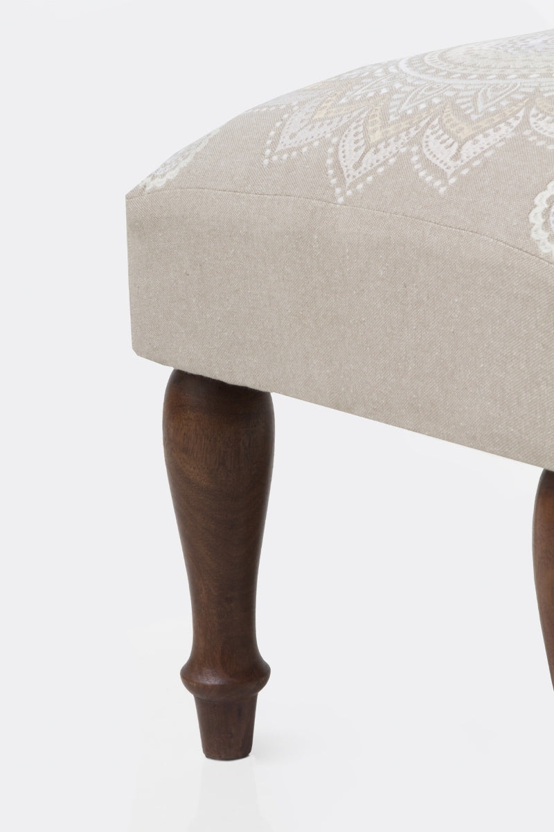 PUFF TAPIZADO ALGODON/POLIESTER PATAS DE MADERA