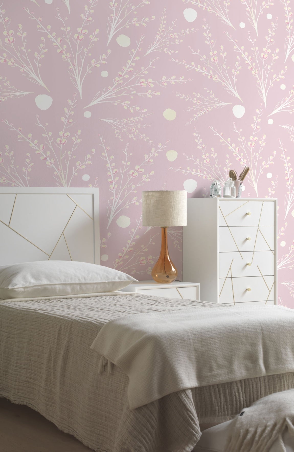 SINFONIER 5 CAJONES LACADO EN BLANCO CON FRONTIS DECORADO EN ORO