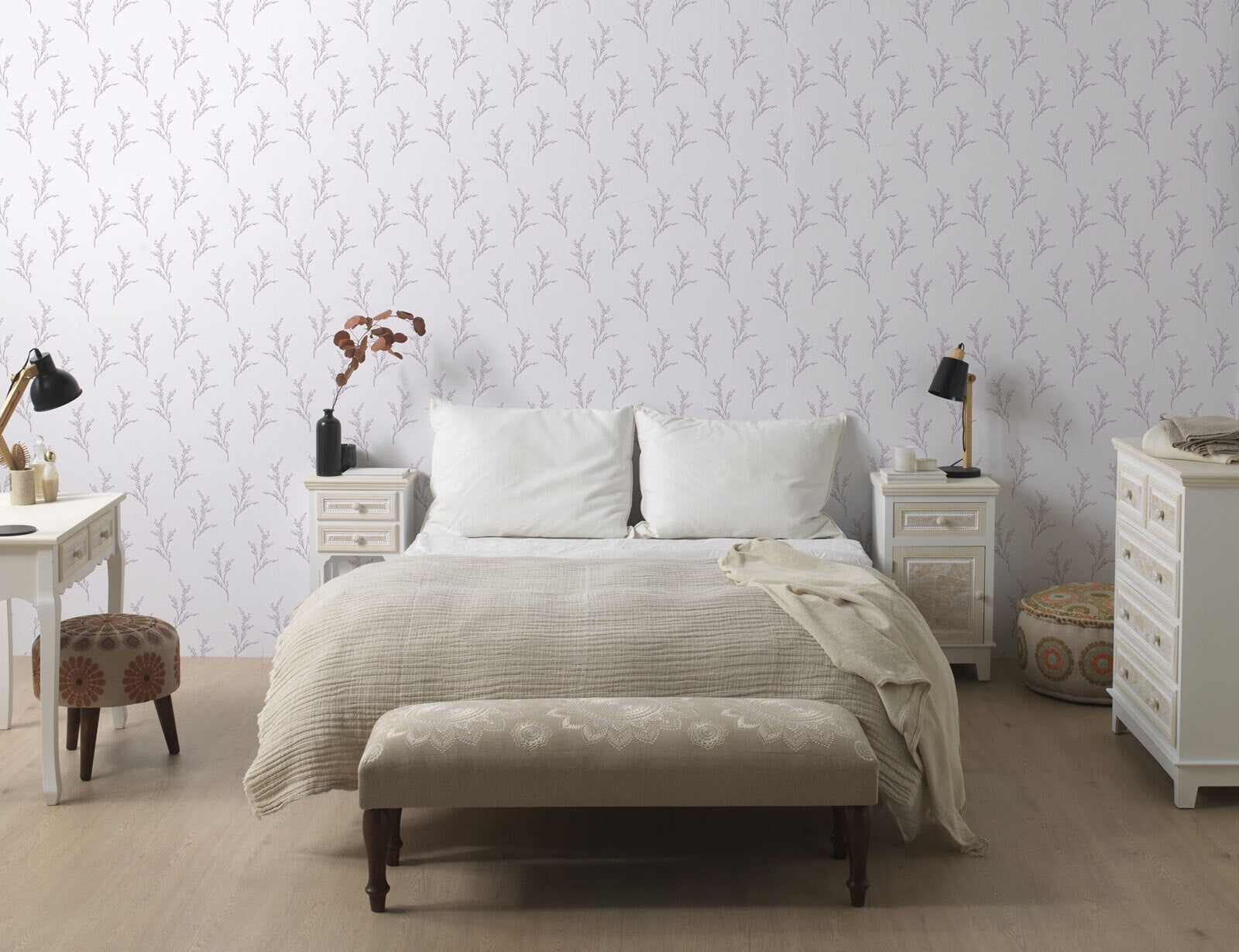 COMODA 5 CAJONES MADERA BLANCO SOBRE Y FRONTIS EN CREMA