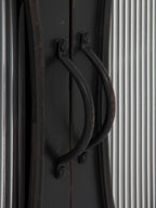 APARADOR CON ESTRUCTURA METAL, PUERTAS CON CRISTAL DE FORMA OVAL