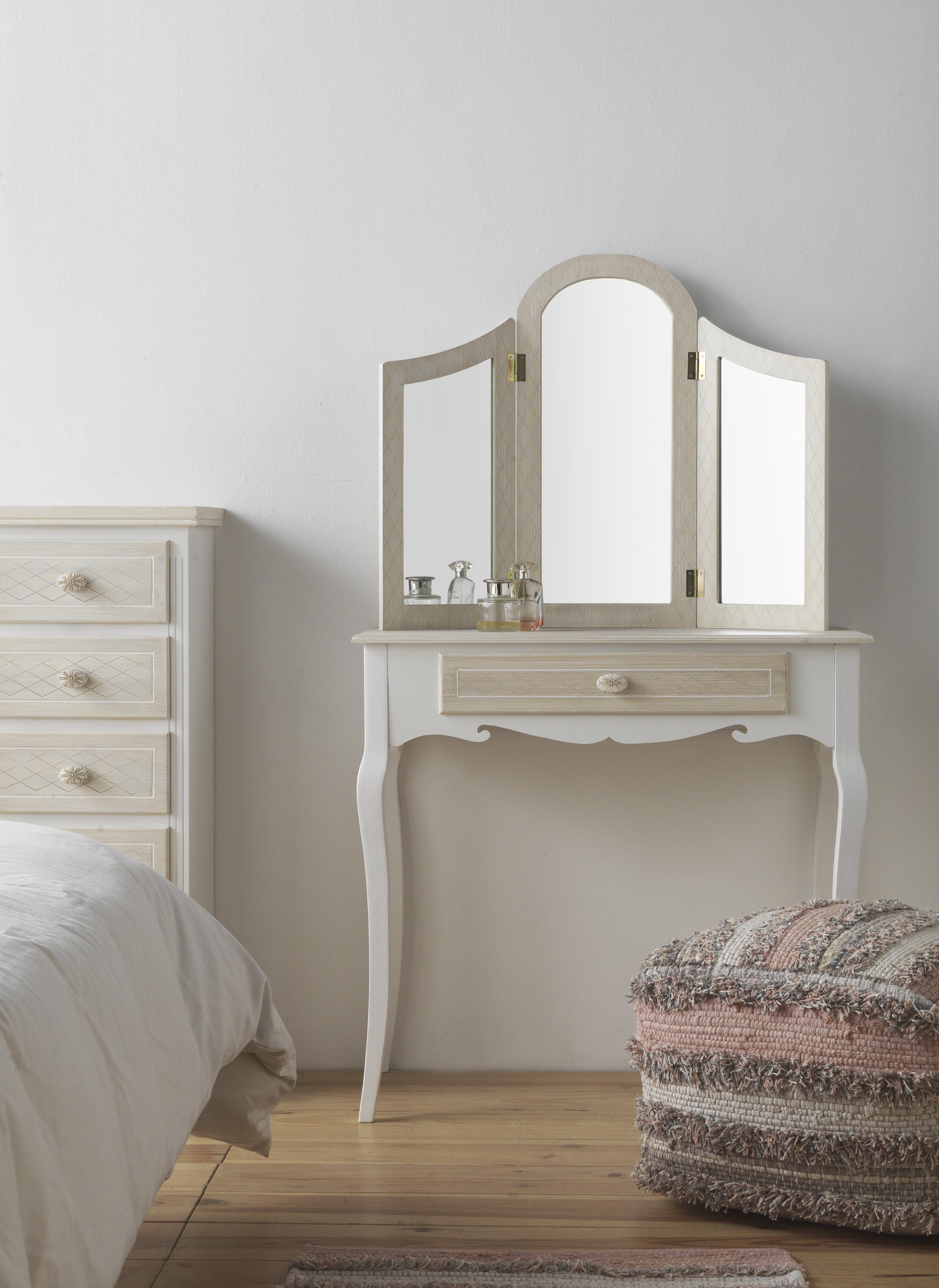 SINFONIER 5 CAJONES MADERA BLANCO FRONTIS CREMA