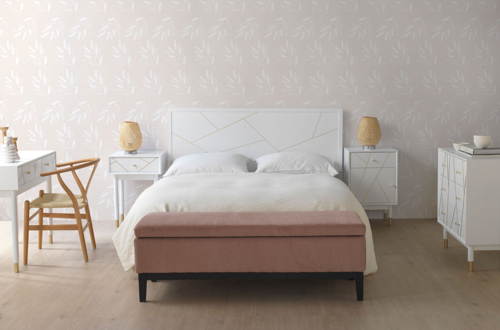 COMODA 3 CAJONES LACADA EN BLANCO CON FRONTIS DECORADO EN ORO